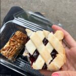 slika kolaca kupca no gluten factorya u ruci